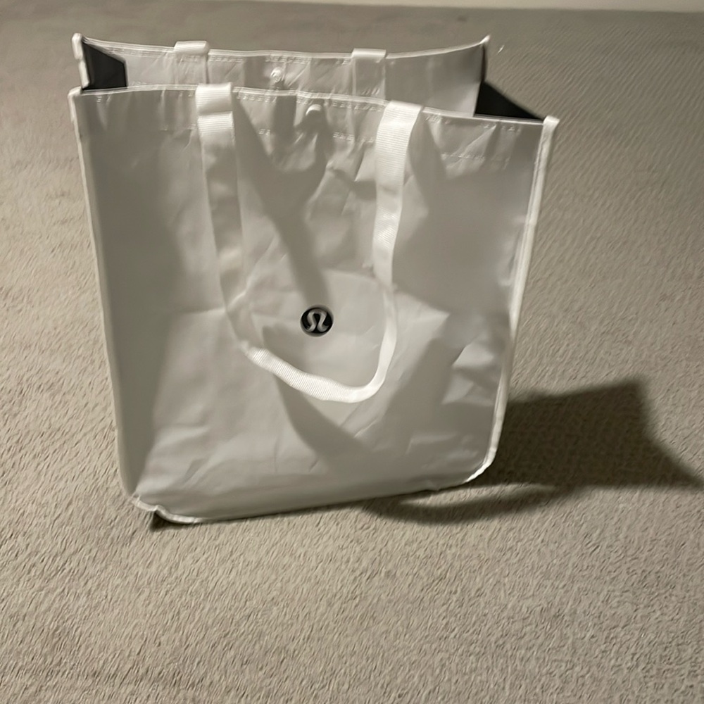Lululemon large reusable bag